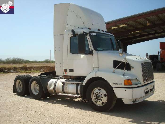 Tractocamion Volvo VNM64T  de bajo costo Ref.: 1248208568580877 No. 2