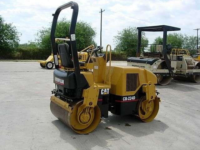 Compactadora De Doble Rodillo Caterpillar CB-224D  usada Ref.: 1249078183171604 No. 4