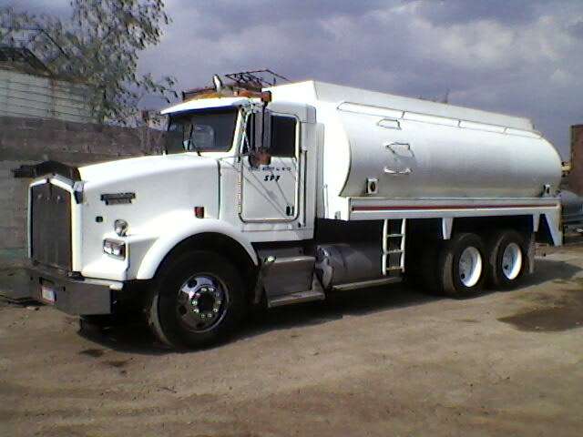 Camion Con Pipa Kenworth T 450 B