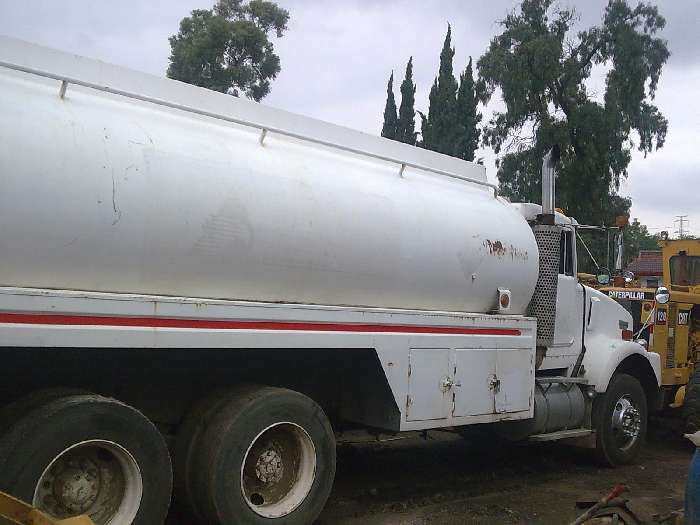 Camion Con Pipa Kenworth T 450 B  en venta Ref.: 1278524434976757 No. 2