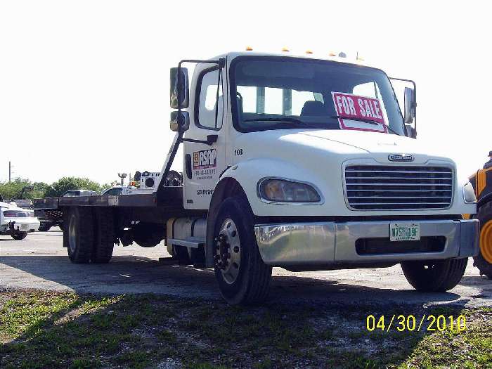 Tractor Truck Freightliner BUSINESS CLASS M2106