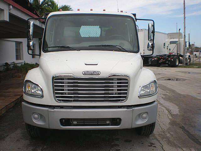 Tractocamion Freightliner BUSINESS CLASS M2106  seminueva en perf Ref.: 1292027925890390 No. 2