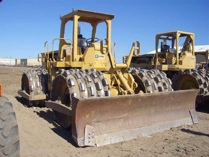 Soil Compactors Caterpillar 825B