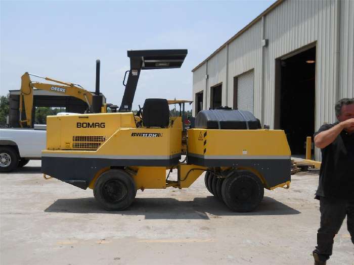 Compactadora Con Llantas Bomag BW11RH  en buenas condiciones Ref.: 1311625958997866 No. 2