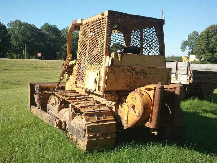 Dozers/tracks Caterpillar D6D