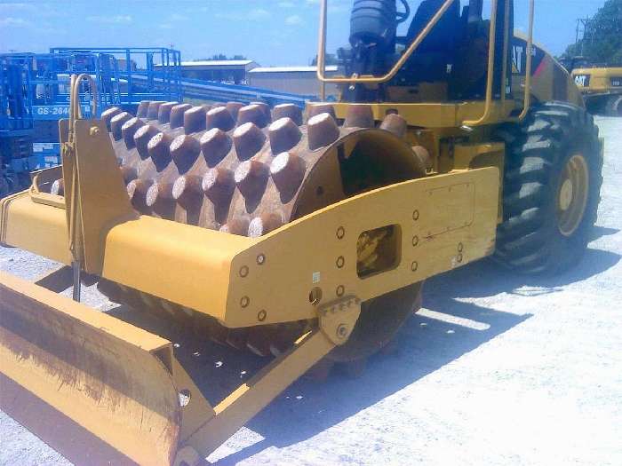 Compactadoras Suelos Y Rellenos Caterpillar CP56  en venta Ref.: 1320510294036061 No. 2