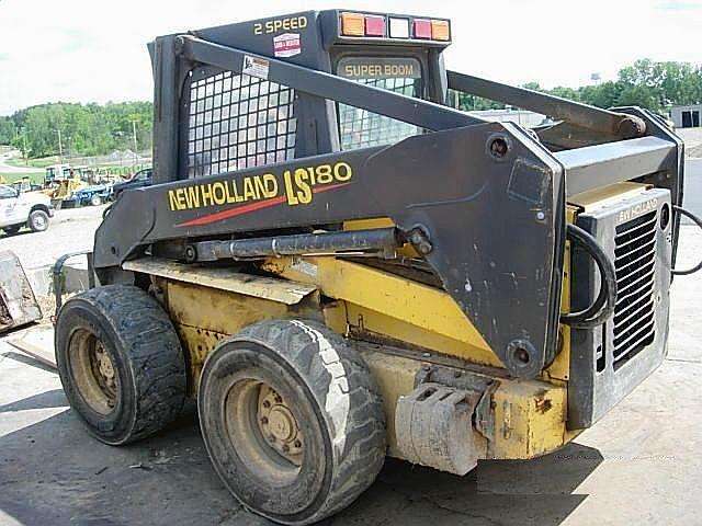 Minicargadores New Holland LS180  seminueva en venta Ref.: 1321035460739339 No. 2