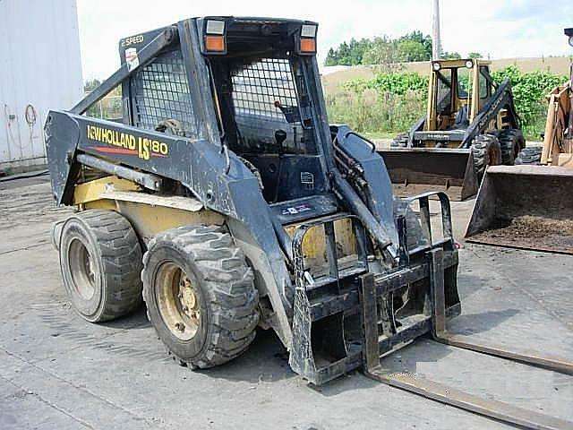 Minicargadores New Holland LS180  seminueva en venta Ref.: 1321035460739339 No. 4