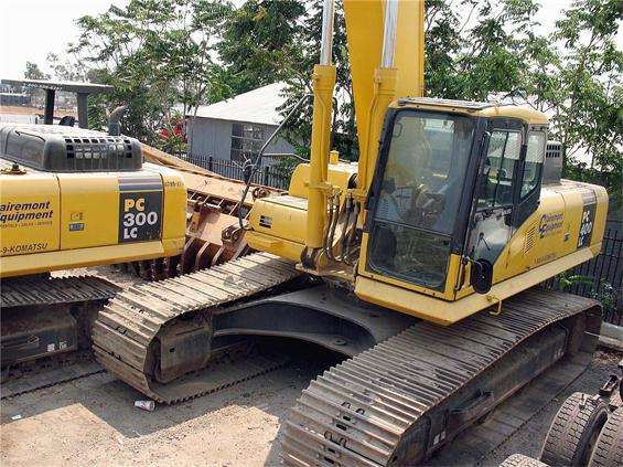 Excavadoras Hidraulicas Komatsu PC400  de segunda mano a la venta Ref.: 1330040385357384 No. 2