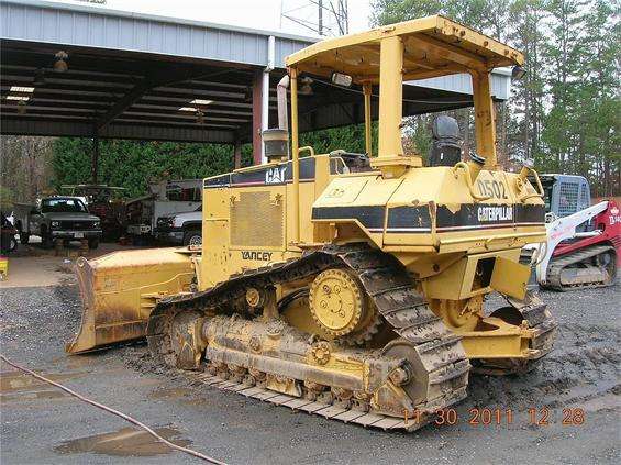 Dozers/tracks Caterpillar D5M