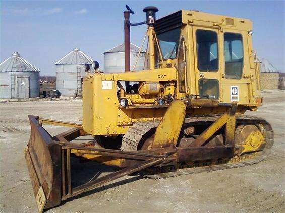 Dozers/tracks Caterpillar D5B