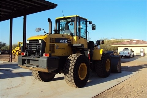 Cargadoras Sobre Ruedas Komatsu WA250  de segunda mano en venta Ref.: 1336689841904867 No. 3