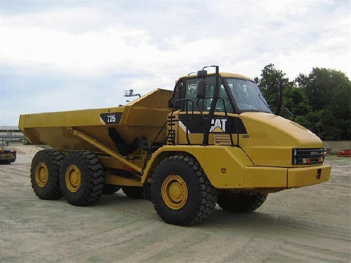 Camiones De Carga Caterpillar 725  en buenas condiciones Ref.: 1350685116059520 No. 2