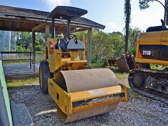 Compactadora Vibratoria Caterpillar CS-323 C  importada de segund Ref.: 1351020439125977 No. 4