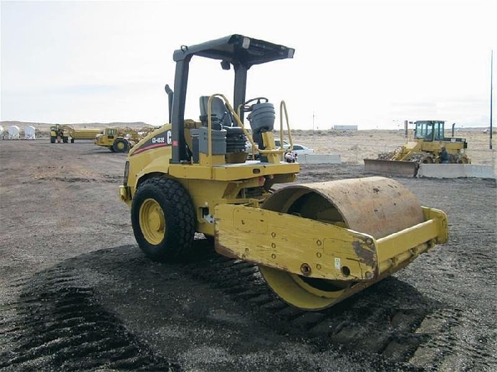 Compactadora Vibratoria Caterpillar CS-433E  de importacion a la Ref.: 1353707629919659 No. 4