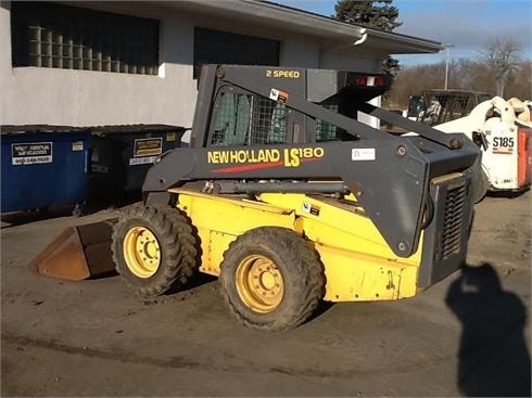 Minicargadores New Holland LS180  seminueva en perfecto estado Ref.: 1359588951024214 No. 3