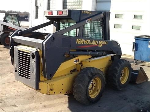 Minicargadores New Holland LS180  seminueva en perfecto estado Ref.: 1359588951024214 No. 4