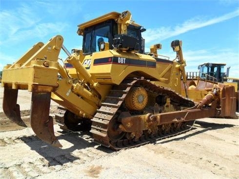 Dozers/tracks Caterpillar D8T