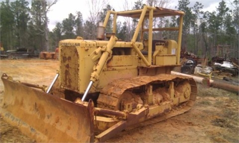 Dozers/tracks Caterpillar D6C