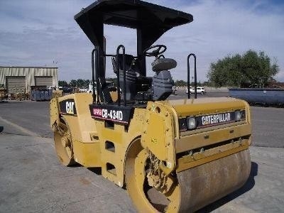 Compactadora Vibratoria Caterpillar CB-434D  en venta, usada Ref.: 1372268408608312 No. 2