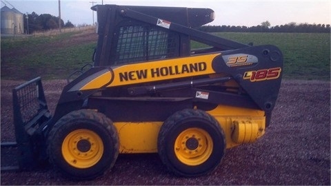 Minicargadores New Holland L185  de medio uso en venta Ref.: 1375555397046859 No. 3