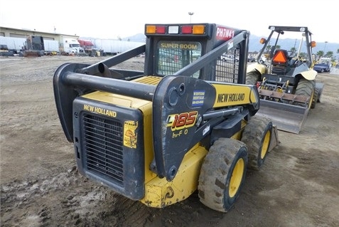 Minicargadores New Holland L185  de medio uso en venta Ref.: 1375624184747053 No. 4