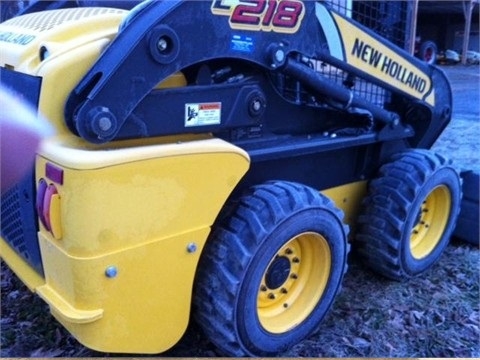 Minicargadores New Holland L218  usada a la venta Ref.: 1375792324702933 No. 4