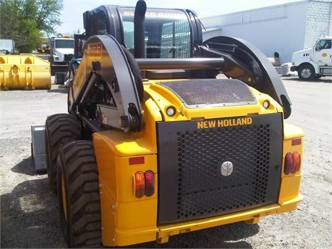 Minicargadores New Holland L223  de medio uso en venta Ref.: 1375893669595091 No. 4