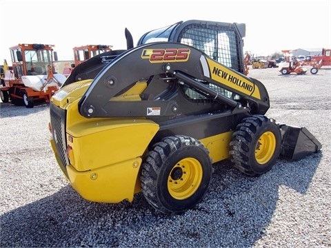 Minicargadores New Holland L225