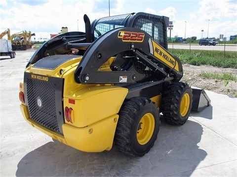 Minicargadores New Holland L225  de bajo costo Ref.: 1375966862419163 No. 2