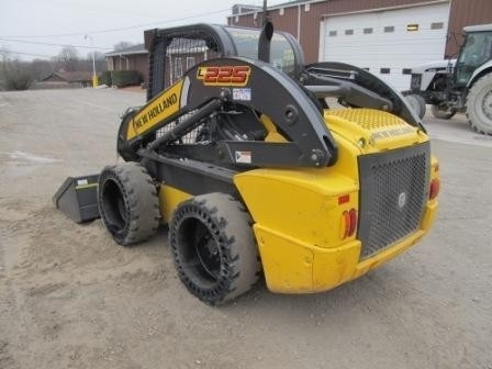 Minicargadores New Holland L225  de medio uso en venta Ref.: 1375970342839385 No. 2