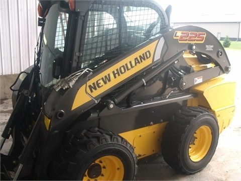 Minicargadores New Holland L225  seminueva en perfecto estado Ref.: 1375975224743060 No. 3