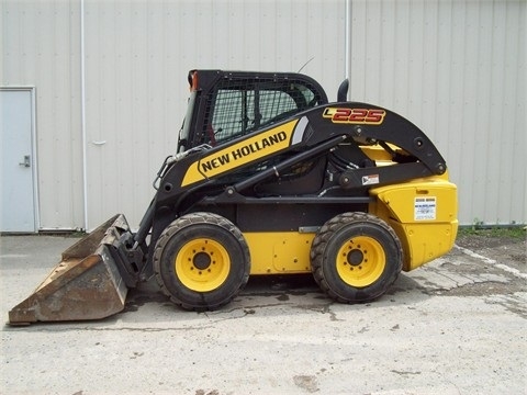 Minicargadores New Holland L225  de segunda mano a la venta Ref.: 1375978390634441 No. 4