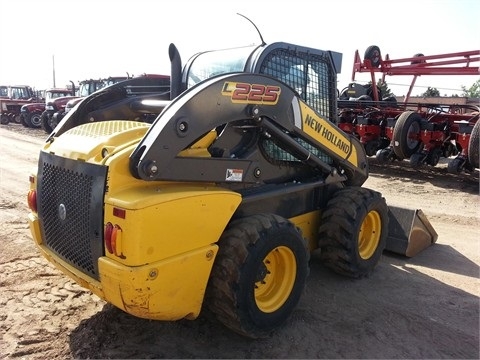 Minicargadores New Holland L225  seminueva en perfecto estado Ref.: 1375982708856449 No. 2