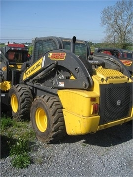 Minicargadores New Holland L225  en buenas condiciones Ref.: 1375983132510965 No. 2