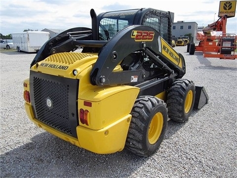 Minicargadores New Holland L225  de segunda mano Ref.: 1375985428795284 No. 4