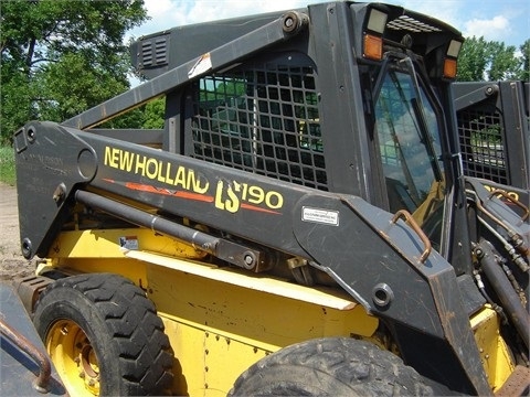 Minicargadores New Holland LS190  usada Ref.: 1376239394822667 No. 2