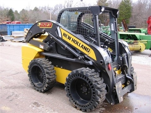 Minicargadores New Holland L223  seminueva en perfecto estado Ref.: 1377531739376455 No. 2