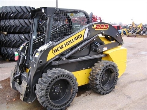 Minicargadores New Holland L223  seminueva en perfecto estado Ref.: 1377531739376455 No. 4