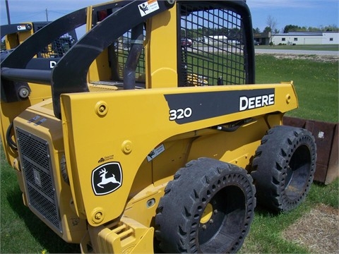 Minicargadores Deere 320  de medio uso en venta Ref.: 1378228247968488 No. 2