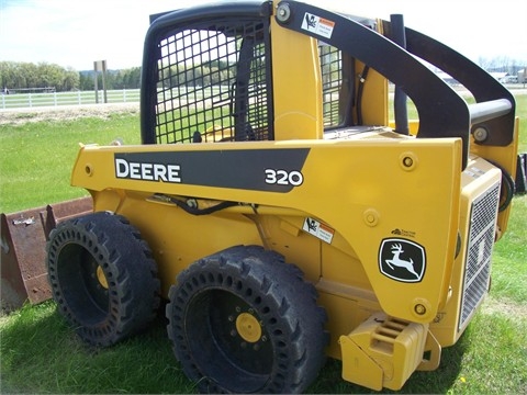 Minicargadores Deere 320  de medio uso en venta Ref.: 1378228247968488 No. 4