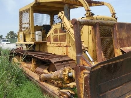 Dozers/tracks Caterpillar D6D