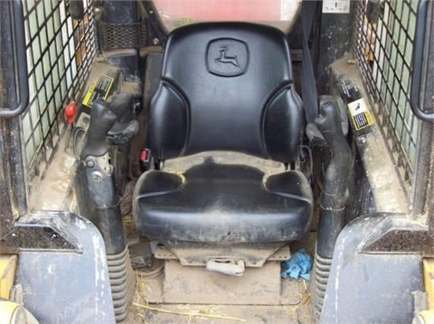 Minicargadores Deere 325  de medio uso en venta Ref.: 1383333126132426 No. 4