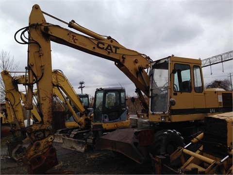 Excavadora Sobre Ruedas Caterpillar 212