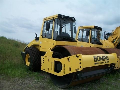  compactadora vibratoria Bomag BW211D-4 de bajo costo Ref.: 1391012531218861 No. 3