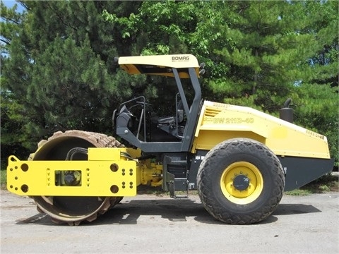 BOMAG BW211PD-40 seminueva en perfecto estado Ref.: 1391538324906422 No. 2