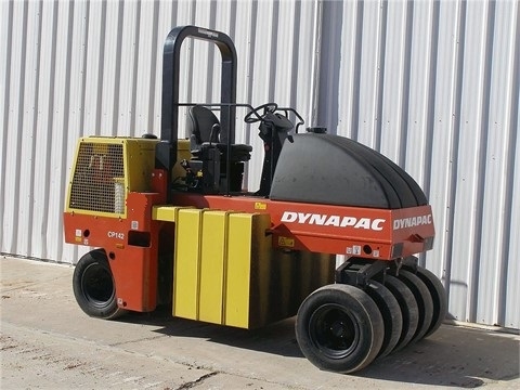 Compactadora Con Llantas Dynapac CP142