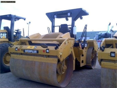 Compactadora Vibratoria Caterpillar CB64