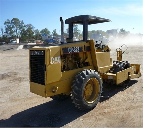  Caterpillar CP-323 seminueva Ref.: 1398179727697229 No. 3