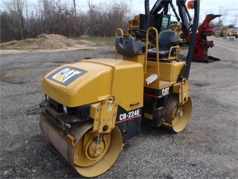 Compactadora Vibratoria Caterpillar CB-224E